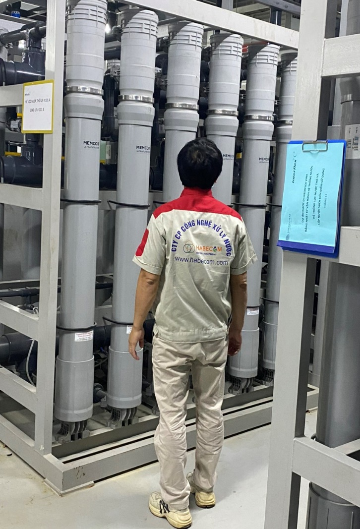 Kiểm tra chất lượng nước sau lọc qua máy đo chuyên dụng
